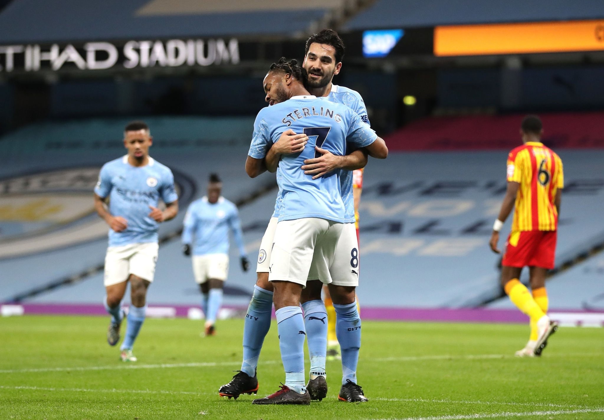 與頂級球隊 與頂級球隊